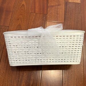 White glitter basket (set of 2)